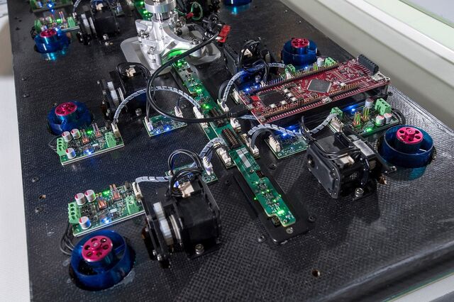 Robots usam electricidade estática para produzir ténis Nike