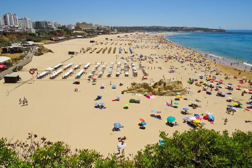 Os turistas britânicos não necessitam de visto para passar férias no Algarve