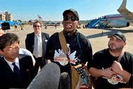 Dennis Rodman. A antiga estrela da NBA, conhecido pela sua excentricidade, é o improvável amigo de Kim Jong-un. Visitou o país em Junho pela última vez com o desejo de “abrir uma porta” para o diálogo entre os EUA e a Coreia do Norte. Pelos vistos não conseguiu.