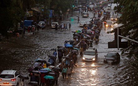 As cheias na Índia e países vizinhos - Bangladesh e Nepal - têm sido devastadoras.