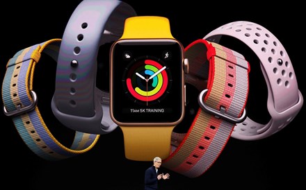 Apple Watch bate relógios suíços em época de Natal