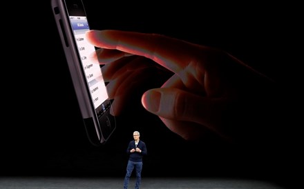 Vendas de iPhone abaixo do esperado desmotivam investidores