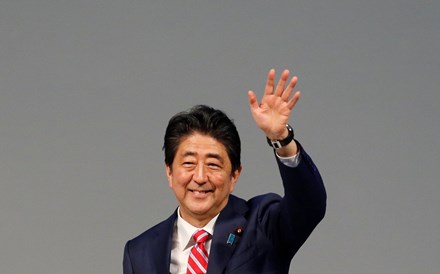 Shinzo Abe dissolve parlamento e convoca eleições gerais