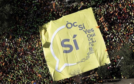 A mobilização do povo catalão tem crescido à medida que o processo soberanista avança. As 'ruas' têm respondido contra a forma como as autoridades centrais estão a agir para neutralizar a realização do referendo popular marcado para este domingo. Neste dia 1 de Outubro, o povo descerá seguramente às ruas.  