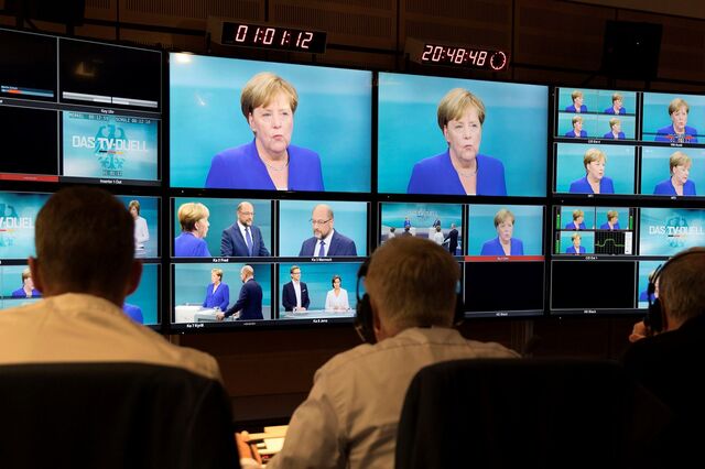 Merkel e Schulz começam negociações para eventual nova grande coligação