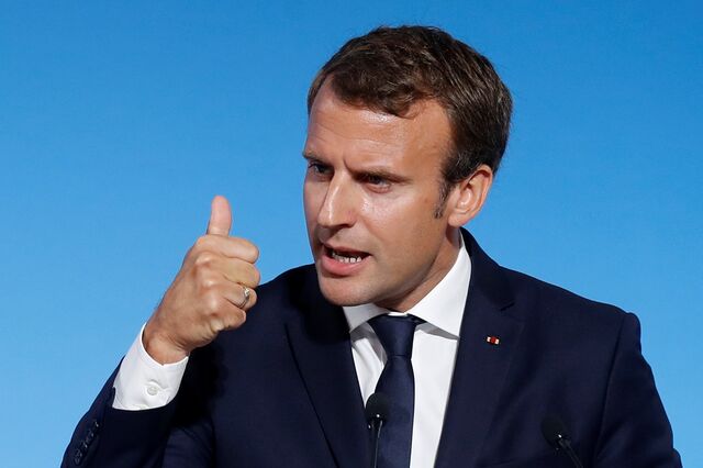 Macron sobe salário mínimo em 100 euros para travar protestos