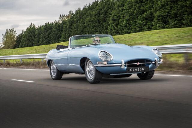 Um Jaguar E-Type de 1968 que é um carro eléctrico