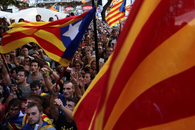 Milhares protestam em Barcelona contra detenções e pró-referendo na Catalunha