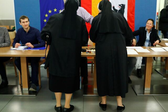 Schulz fecha a porta a coligação com Merkel mas a chanceler está 'tranquila'