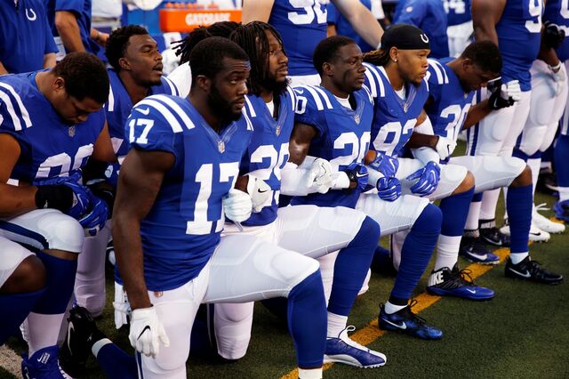 Trump pede que jogadores sejam banidos se se ajoelharem durante o hino