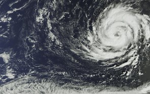 Centro do furacão Ophelia está a afastar-se dos Açores
