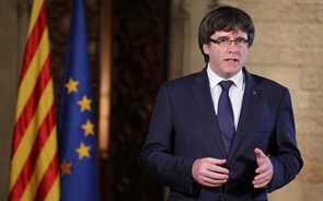 Puigdemont renuncia temporariamente à presidência e propõe Jordi Sanchez