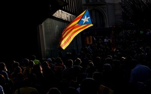 Primeira sondagem indica fim de maioria separatista no parlamento catalão