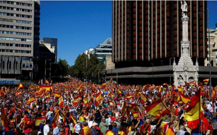 Manifestação junta um milhão em Barcelona contra a independência da Catalunha