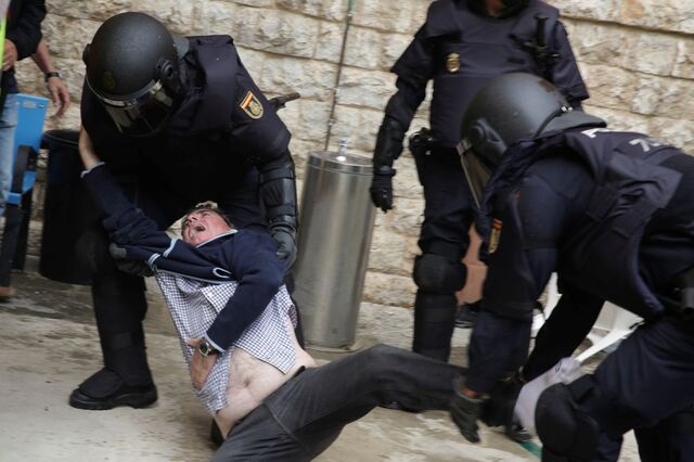 Justiça espanhola abre processos contra polícia e dirigentes catalães
