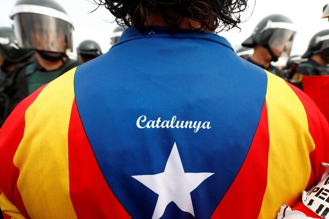Bolsa de Madrid acentua queda e juros espanhóis sobem após declaração de independência da Catalunha