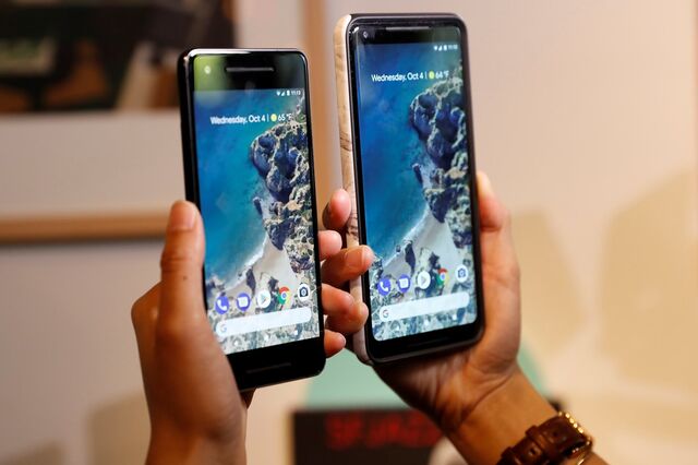 Google lança novos telemóveis e auscultadores que traduzem em tempo real