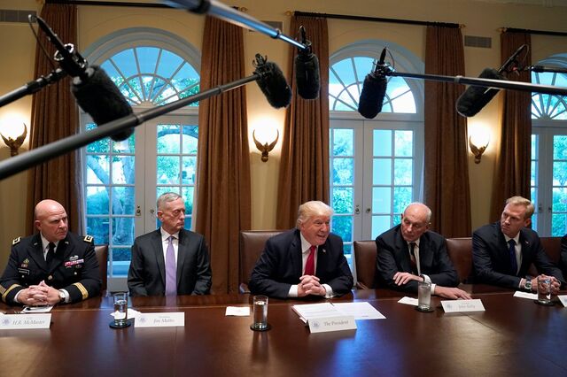 Trump diz em encontro com militares que 'é a calma antes da tempestade'
