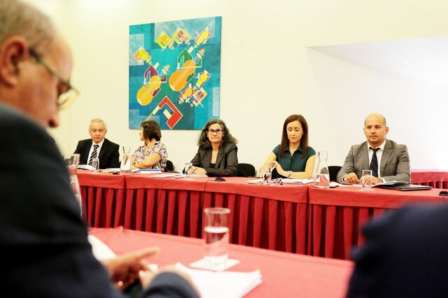 Professores, polícias e militares podem levar mais anos a progredir