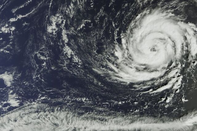 Centro do furacão Ophelia está a afastar-se dos Açores