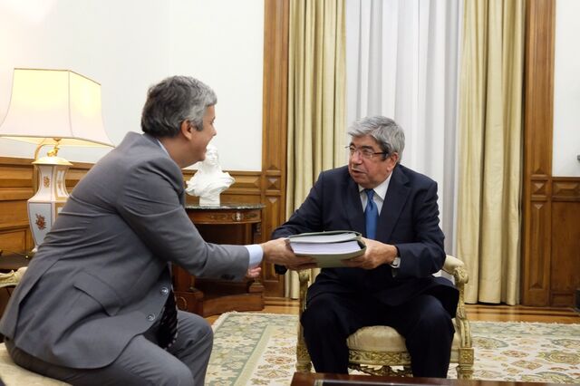 À última hora, Governo aumenta investimento público em 800 milhões