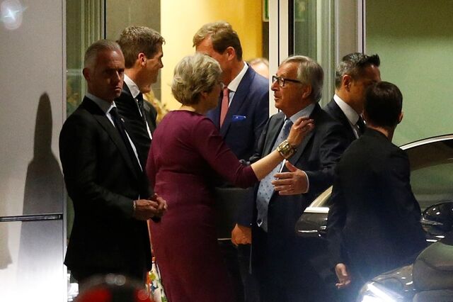 Jantar de May e Juncker não quebrou impasse do Brexit. Conclusão foi 'acelerar esforços'