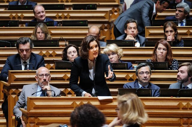 Governo escapa ao chumbo no Parlamento. E no país?