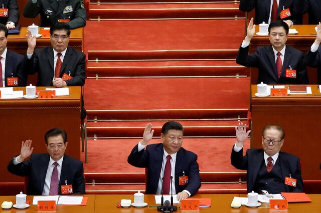 Xi consagrado como o líder mais importante da China desde Mao