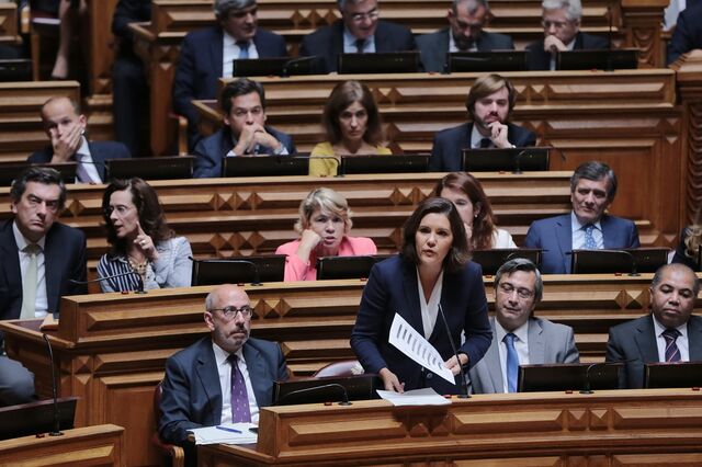 CDS propõe dedução de despesas de reconstrução de bens no IRS de 2017