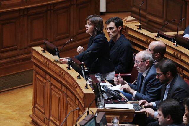 Esquerda vota contra moção de censura, mas dá puxão de orelhas ao Governo