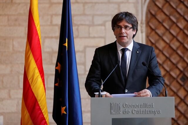 Puigdemont recusa largar o poder e pede aos catalães 'oposição democrática' 