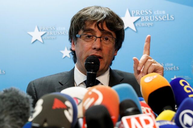 Puigdemont vai faltar à audiência em tribunal e fica sujeito a ordem de detenção