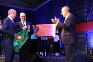 Placa assinala a presença de Marcelo na comemoração dos 90 anos da marca Super Bock. 