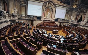 Eutanásia: Parlamento faz na terça-feira votação imprevisível com CDS e PCP lado a lado   