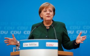 Merkel 'pronta para começar conversações com o SPD'