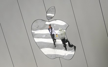 Apple deverá devolver mais 100 mil milhões de dólares aos accionistas