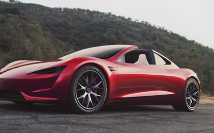 O Roadster da Tesla que promete 'grande pancada aos carros a gasolina'