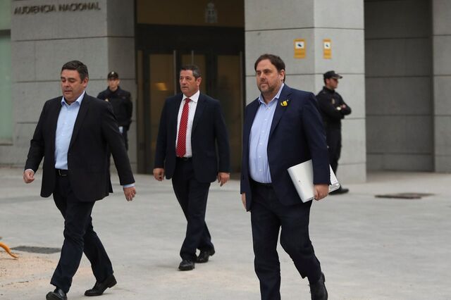 Prisão preventiva sem fiança para oito ex-governantes do Governo da Catalunha