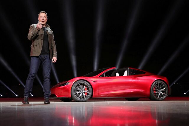 Regulador suspende negociação da Tesla à espera de clarificação