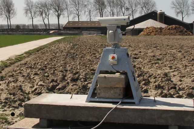 Star Wars na quinta: agricultores usam laser para espantar aves