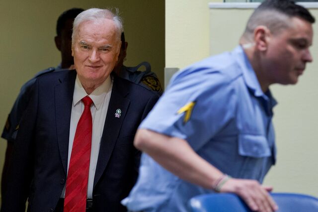 Guerra da Bósnia: Ratko Mladic condenado a prisão perpétua