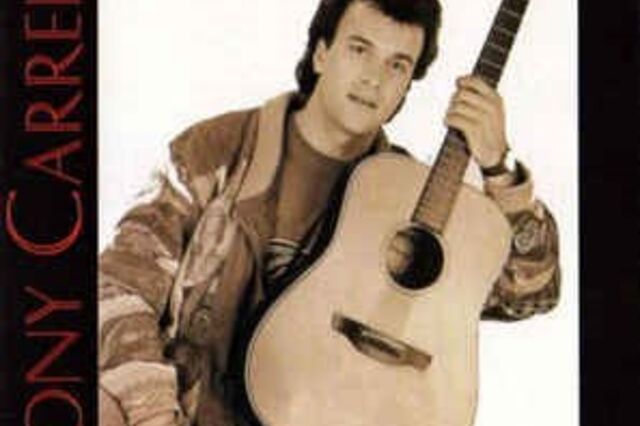 Tony Carreira leiloa primeira guitarra para apoiar vítimas dos incêndios 