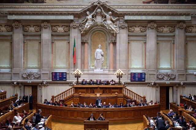 Modernização do sector do táxi consensual na AR, mas PSD opõe-se à esquerda