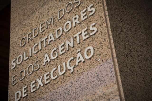 Solicitadores obrigados a adiar eleições para Janeiro