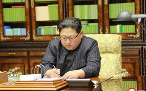 Coreia do Norte aceita iniciar negociações para abandonar programa nuclear