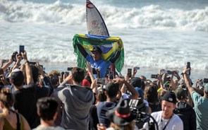 Campeão de surf ajuda a melhorar imagem da Oi  