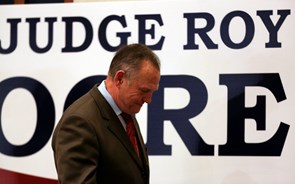 Republicano acusado de abuso sexual perde eleições no Alabama