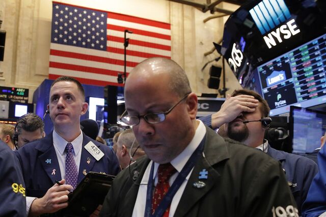 Wall Street empurrada para o vermelho pela Apple e tabaqueiras