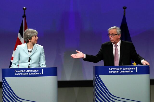 May pede adiamento do Brexit até 30 de junho. Bruxelas prefere prazo mais longo