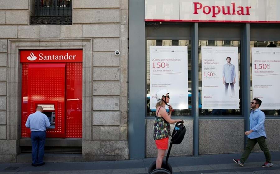 O Popular, após meses de pressão, foi intervencionado pelos supervisores europeus. O banco espanhol foi comprado pelo Santander por um euro. Em Portugal, a operação teve impactos, esperando-se ainda a luz verde para que o Popular Portugal seja integrado no Santander Totta. 